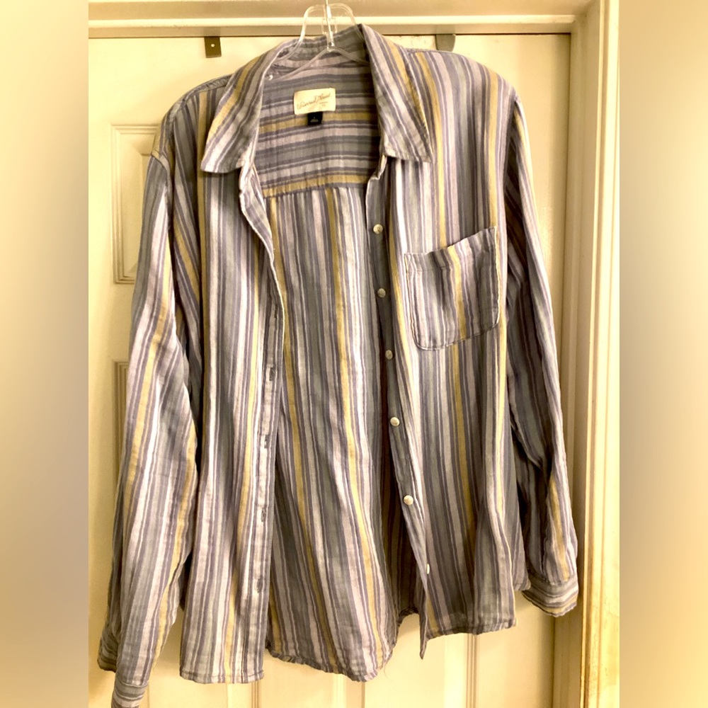 Women’s casual button down shirt great soft easy wear